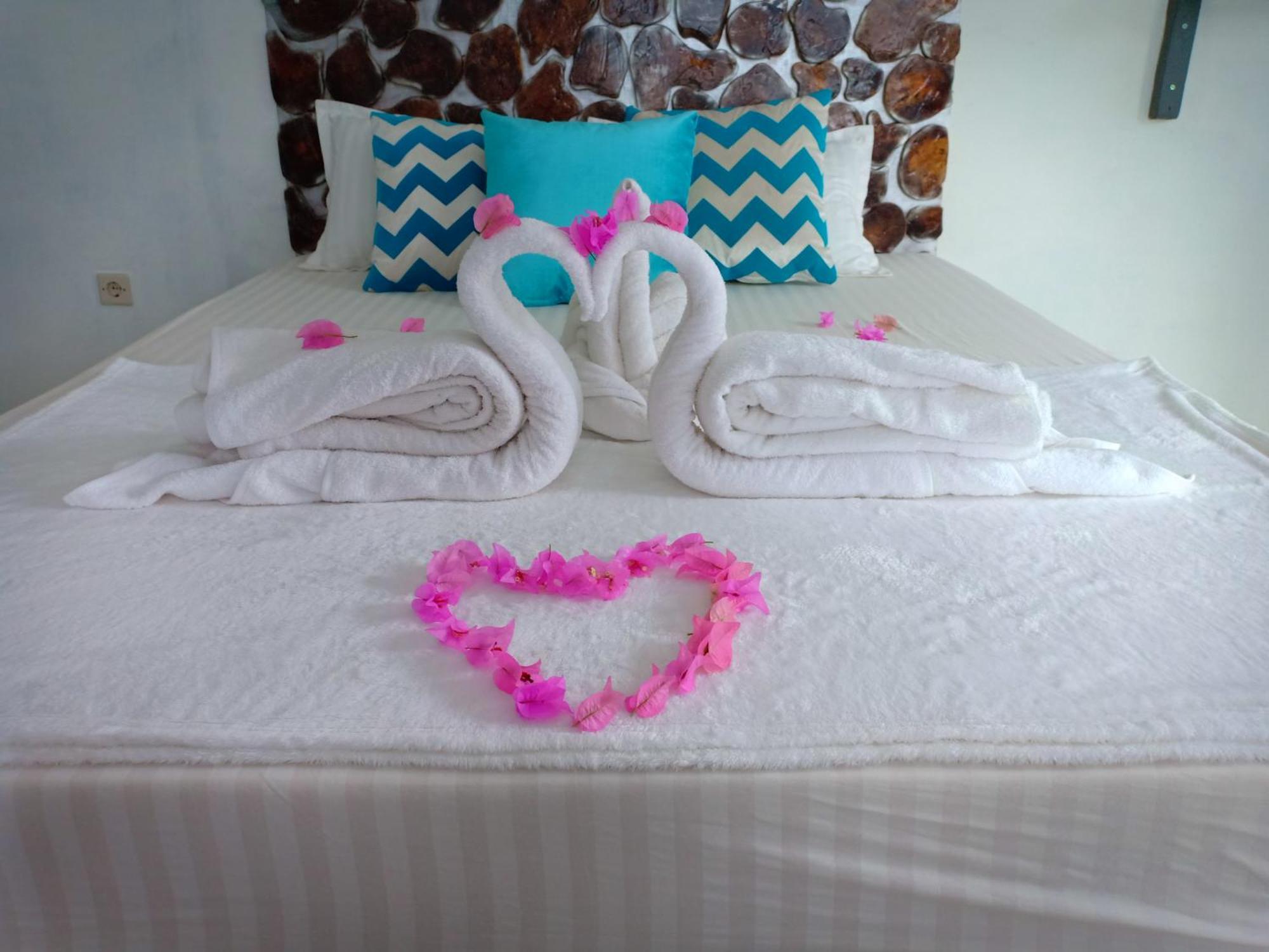 Blue Coral Homestay 카리문자와 외부 사진