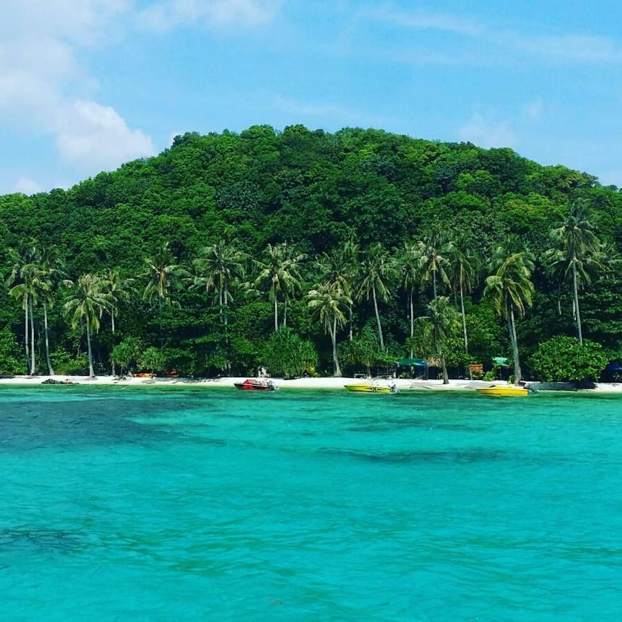 Blue Coral Homestay 카리문자와 외부 사진