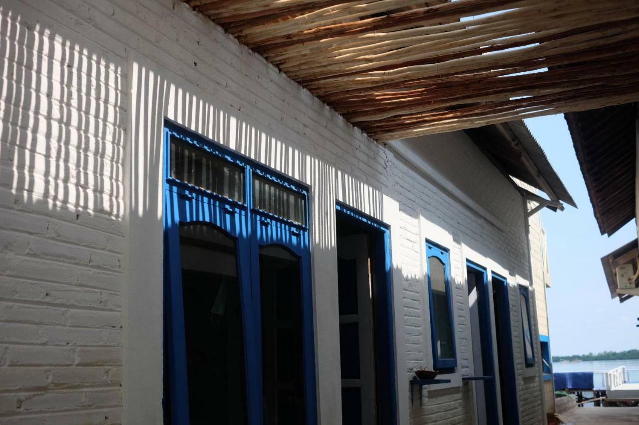 Blue Coral Homestay 카리문자와 외부 사진