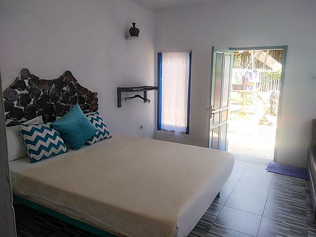 Blue Coral Homestay 카리문자와 외부 사진